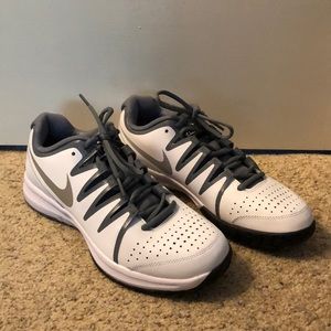 Nike women’s “Vapor Court” Tennis Shoes